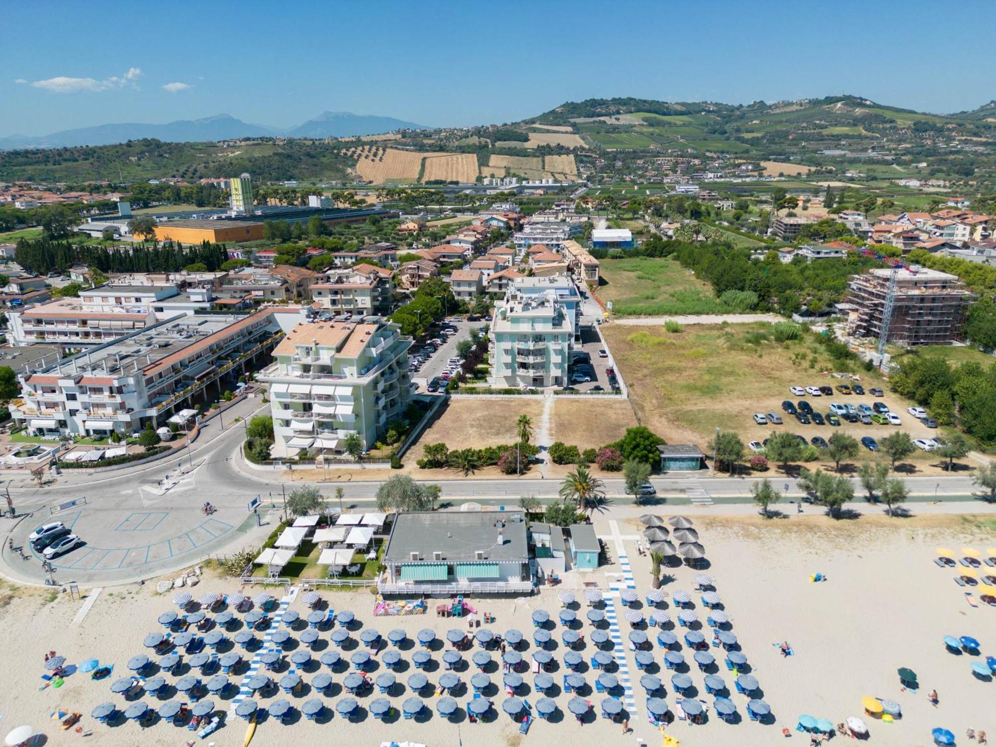 Altomare - Vibra Apartment Villa Rosa Di Martinsicuro Bagian luar foto